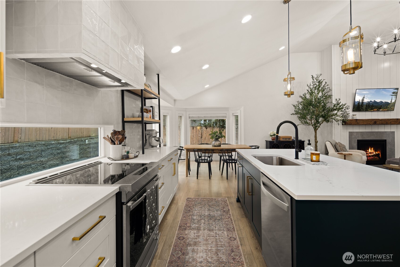 23011 SE Lake Wilderness Drive , Maple Valley, WA 98038