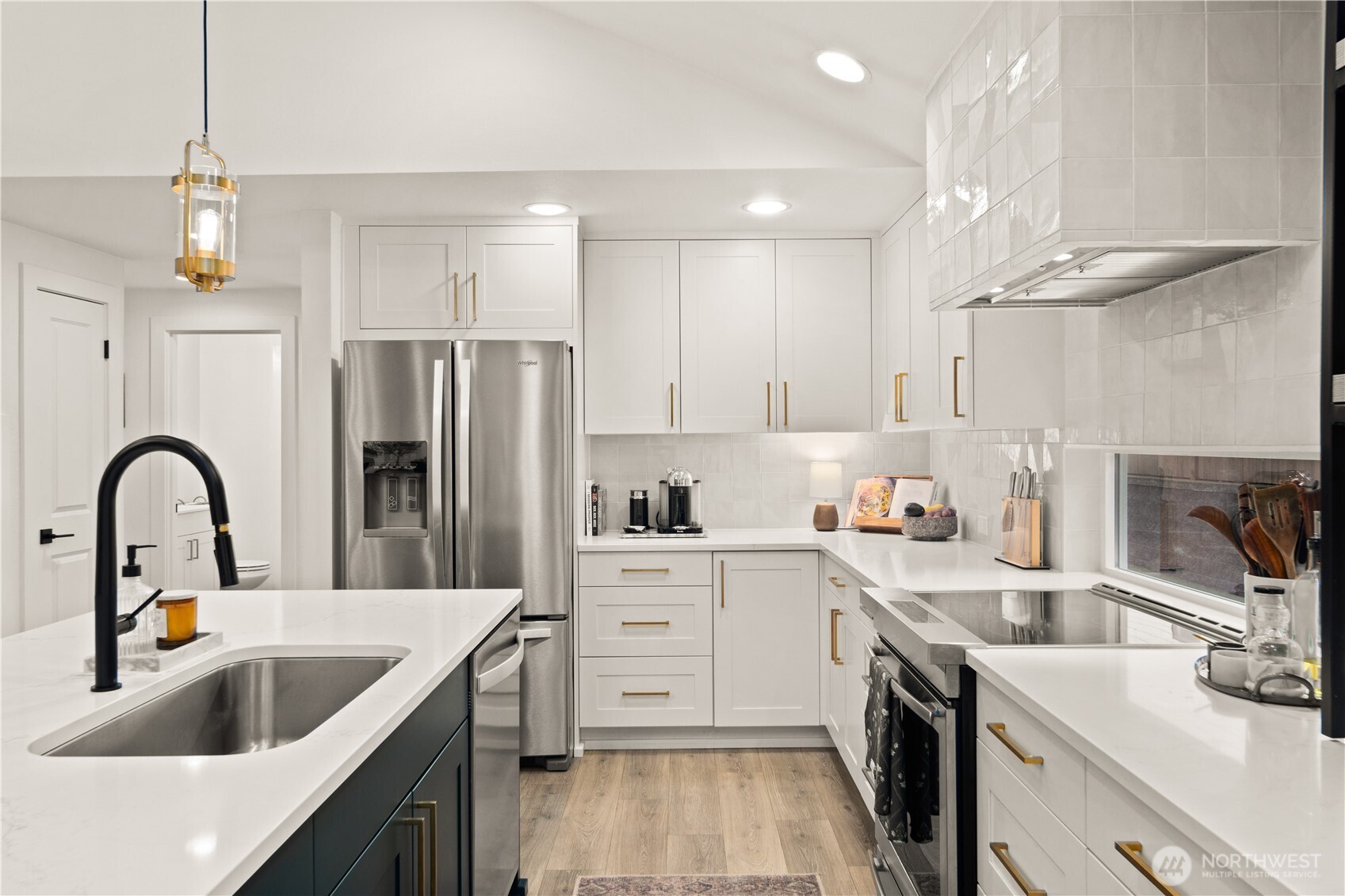 23011 SE Lake Wilderness Drive , Maple Valley, WA 98038