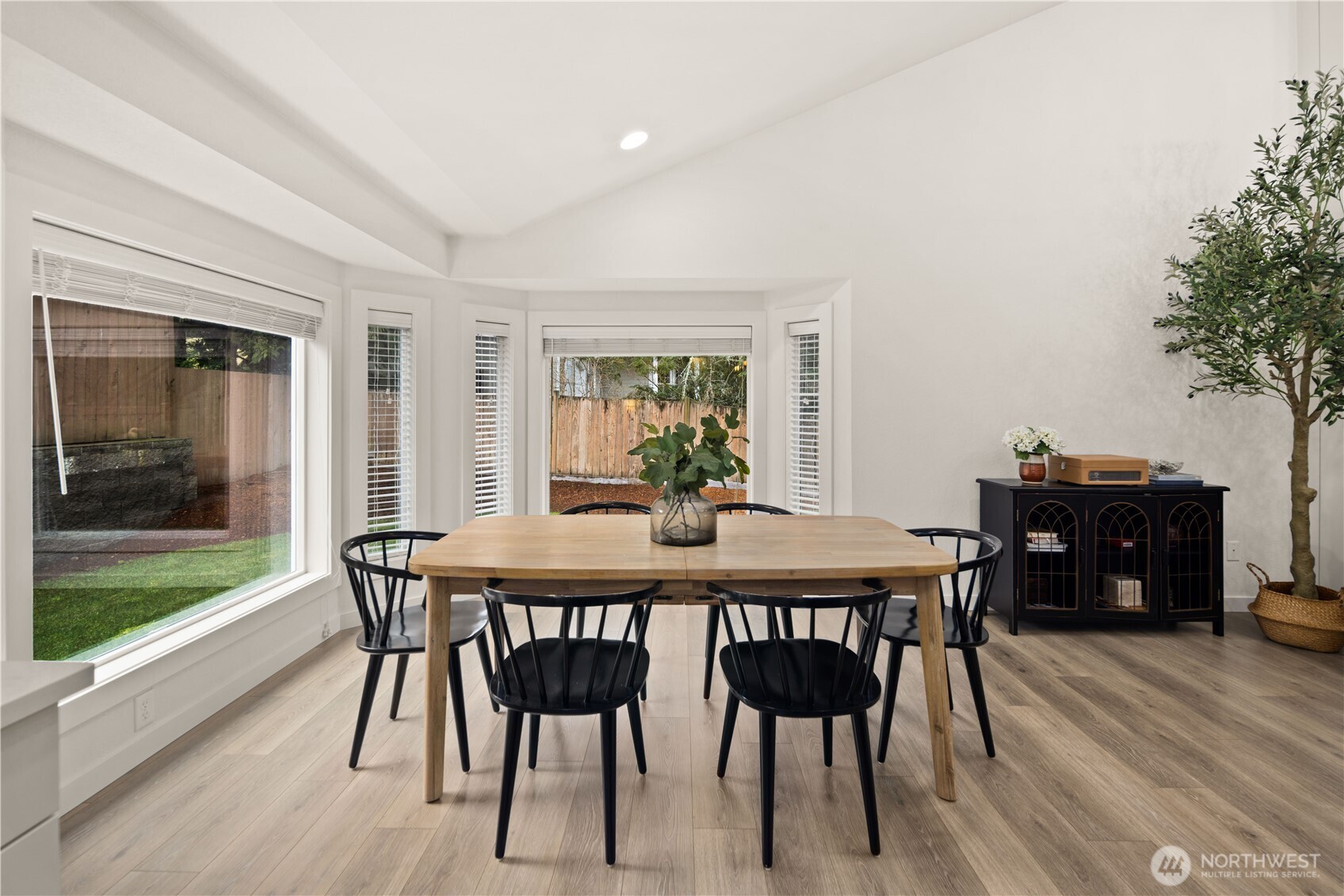 23011 SE Lake Wilderness Drive , Maple Valley, WA 98038