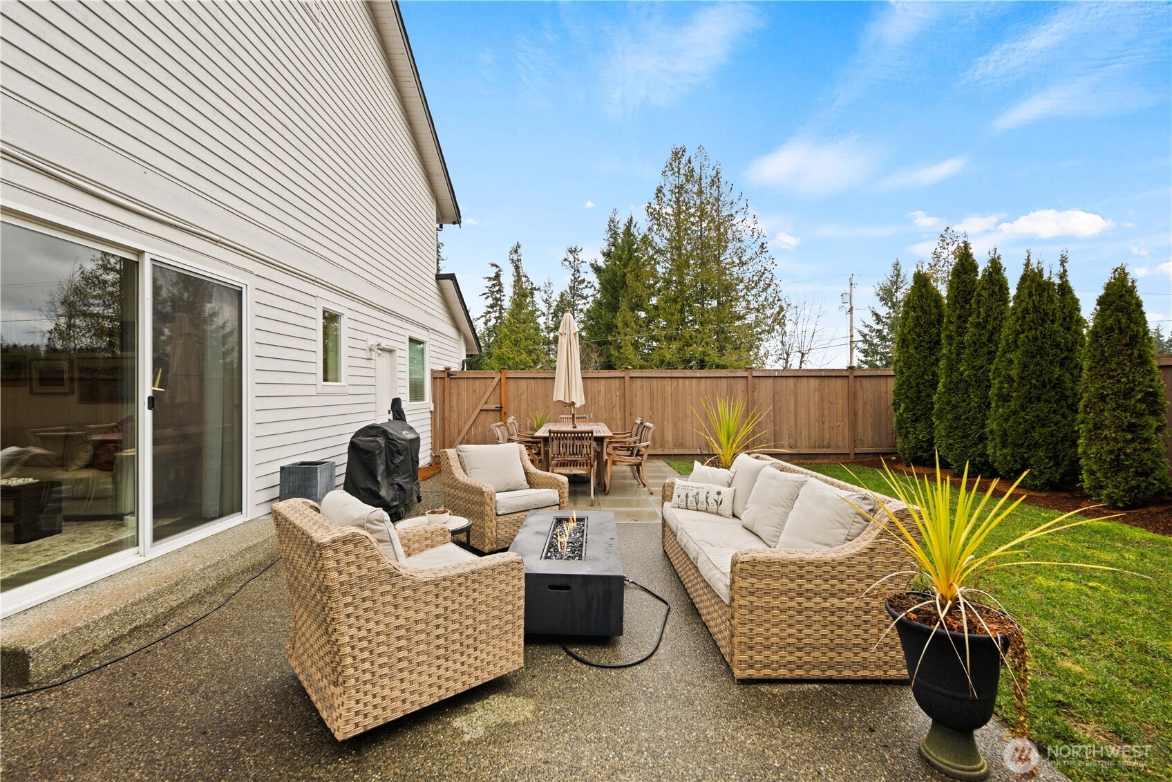 23011 SE Lake Wilderness Drive , Maple Valley, WA 98038