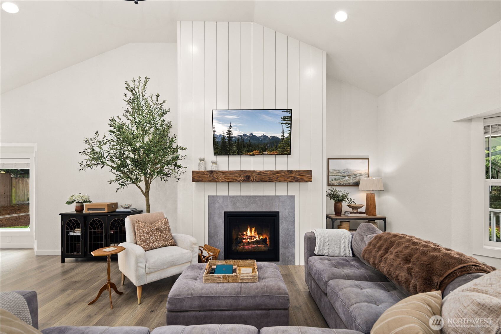 23011 SE Lake Wilderness Drive , Maple Valley, WA 98038