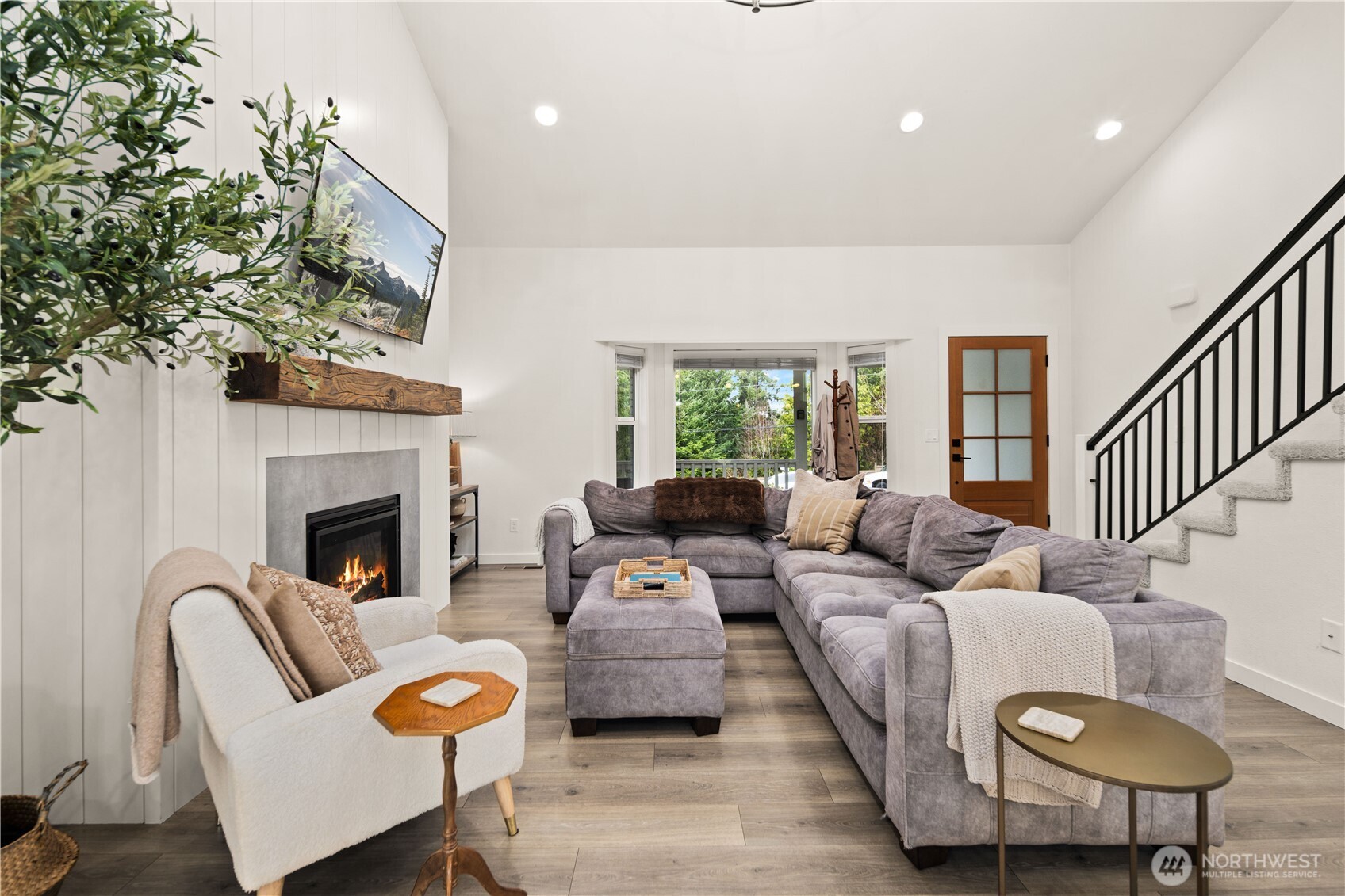 23011 SE Lake Wilderness Drive , Maple Valley, WA 98038