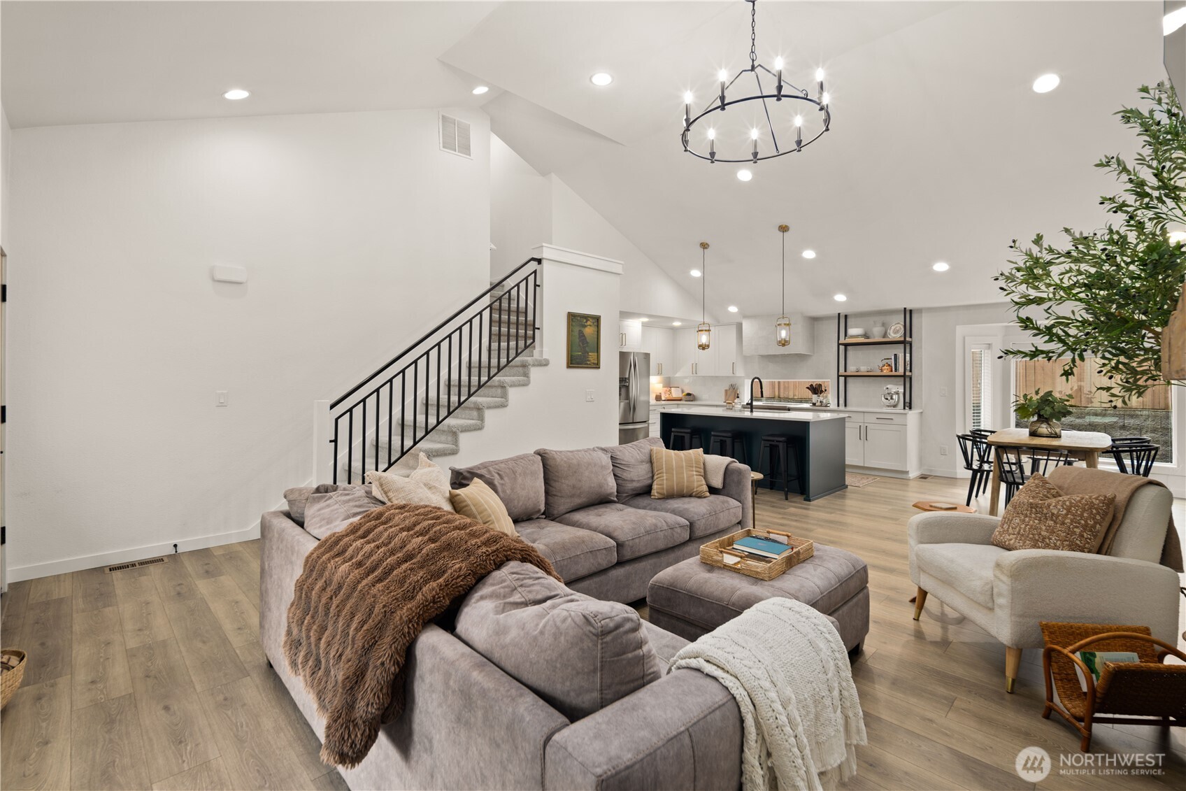 23011 SE Lake Wilderness Drive , Maple Valley, WA 98038