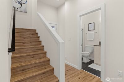 9518 Interlake Avenue N, Seattle, WA 98103 - Photo 11