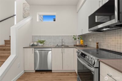 9518 Interlake Avenue N, Seattle, WA 98103 - Photo 19