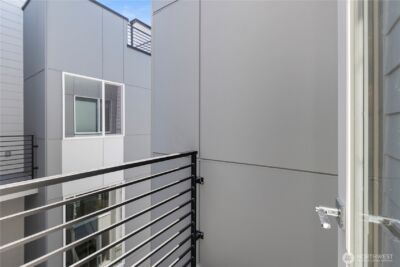 9518 Interlake Avenue N, Seattle, WA 98103 - Photo 30