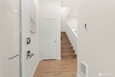 9518 Interlake Avenue N, Seattle, WA 98103 - Photo 7