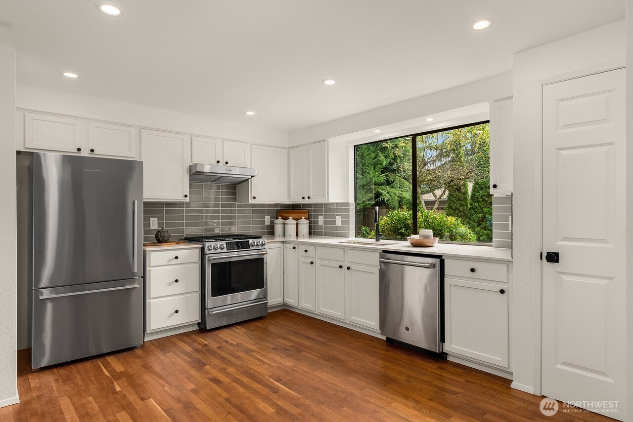 10703 NE 53rd Street , Kirkland, WA 98033