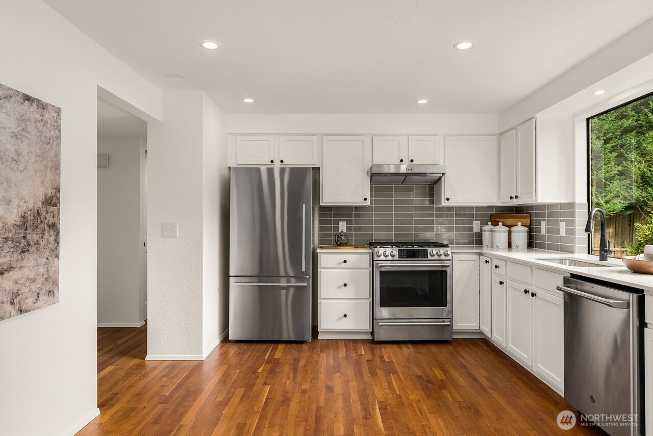 10703 NE 53rd Street , Kirkland, WA 98033