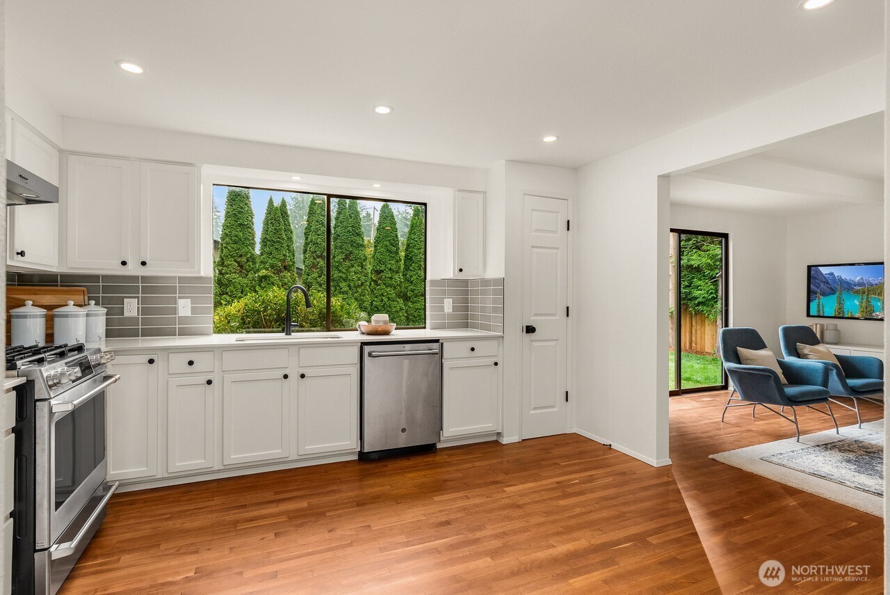 10703 NE 53rd Street , Kirkland, WA 98033