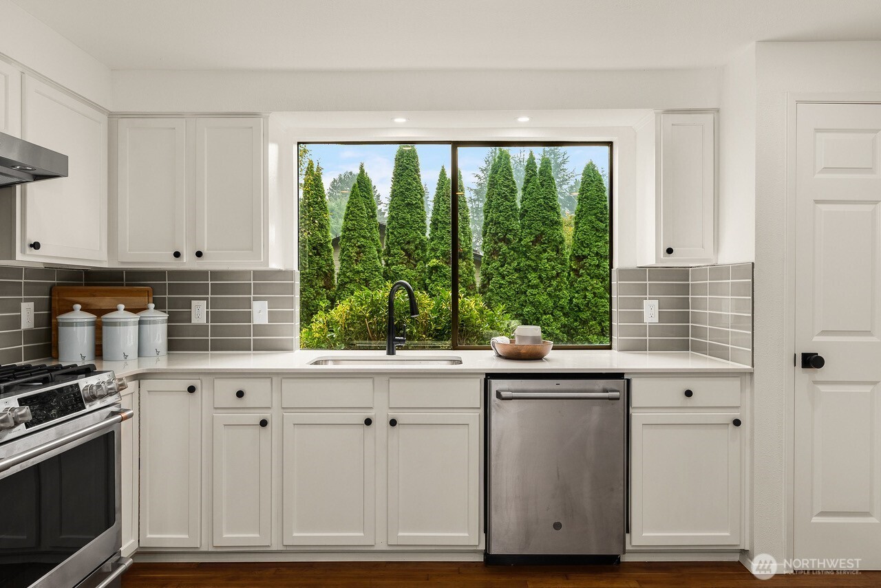 10703 NE 53rd Street , Kirkland, WA 98033