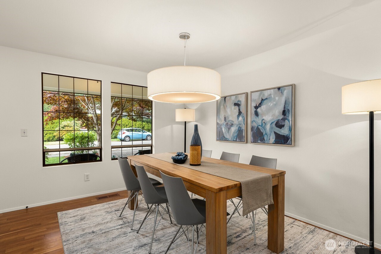 10703 NE 53rd Street , Kirkland, WA 98033