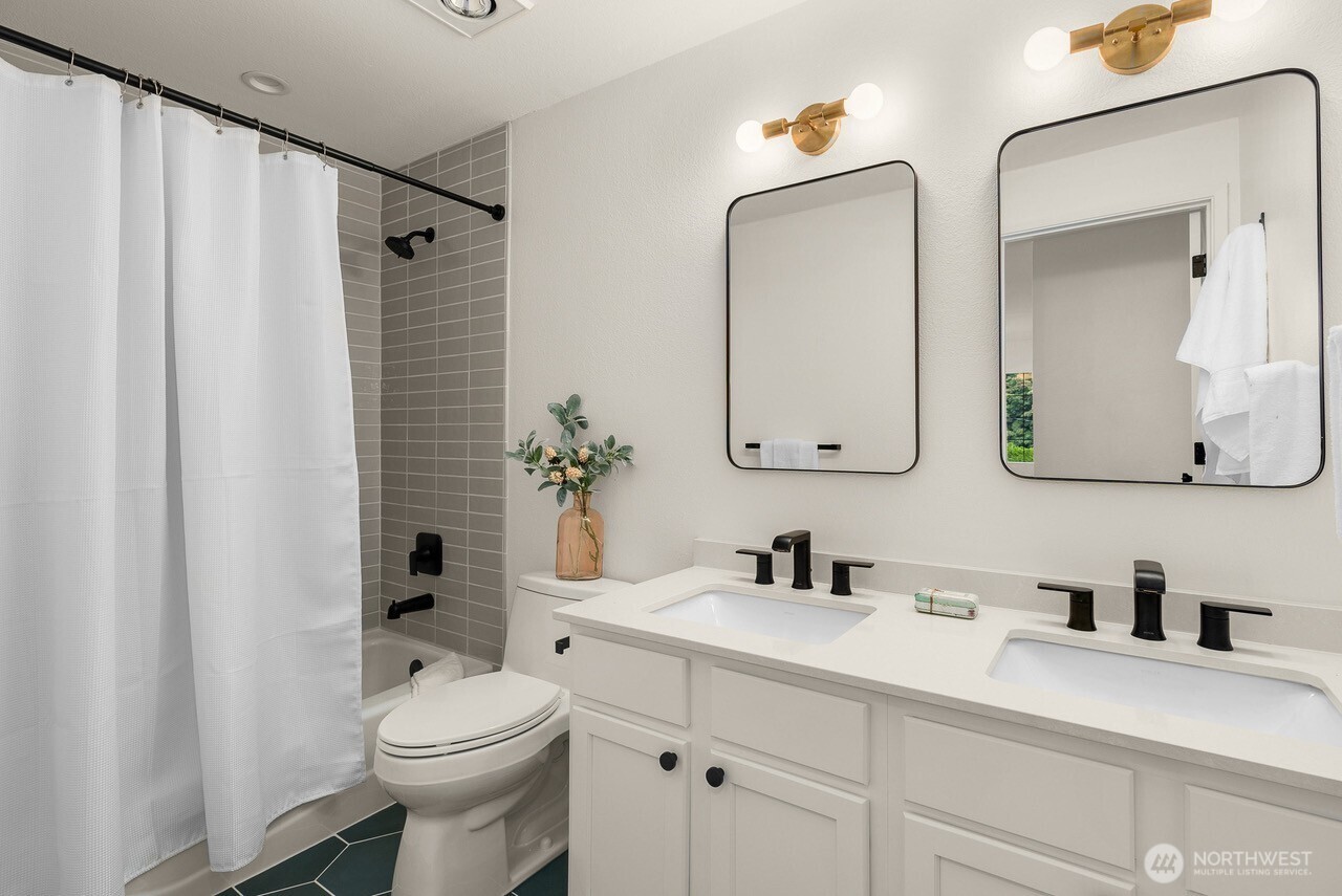 10703 NE 53rd Street , Kirkland, WA 98033