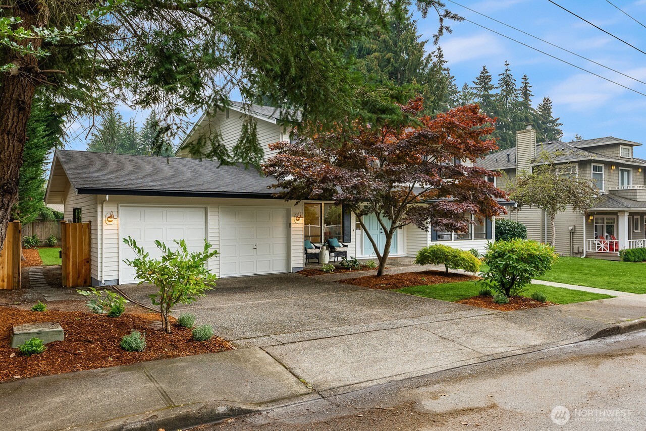 10703 NE 53rd Street , Kirkland, WA 98033