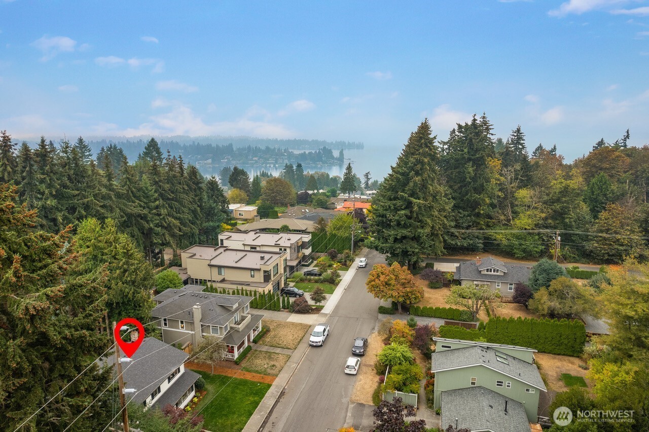 10703 NE 53rd Street , Kirkland, WA 98033