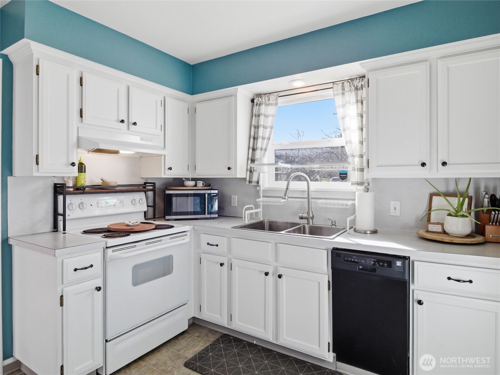 302 S Albert Street , Port Angeles, WA 98362