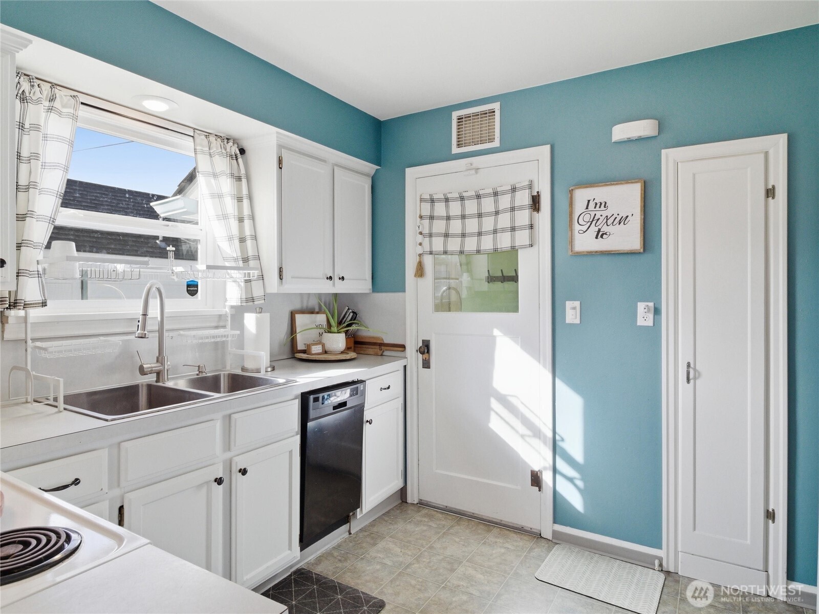 302 S Albert Street , Port Angeles, WA 98362