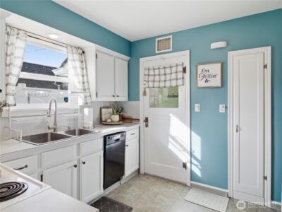 302 S Albert Street , Port Angeles, WA 98362 - Photo 16