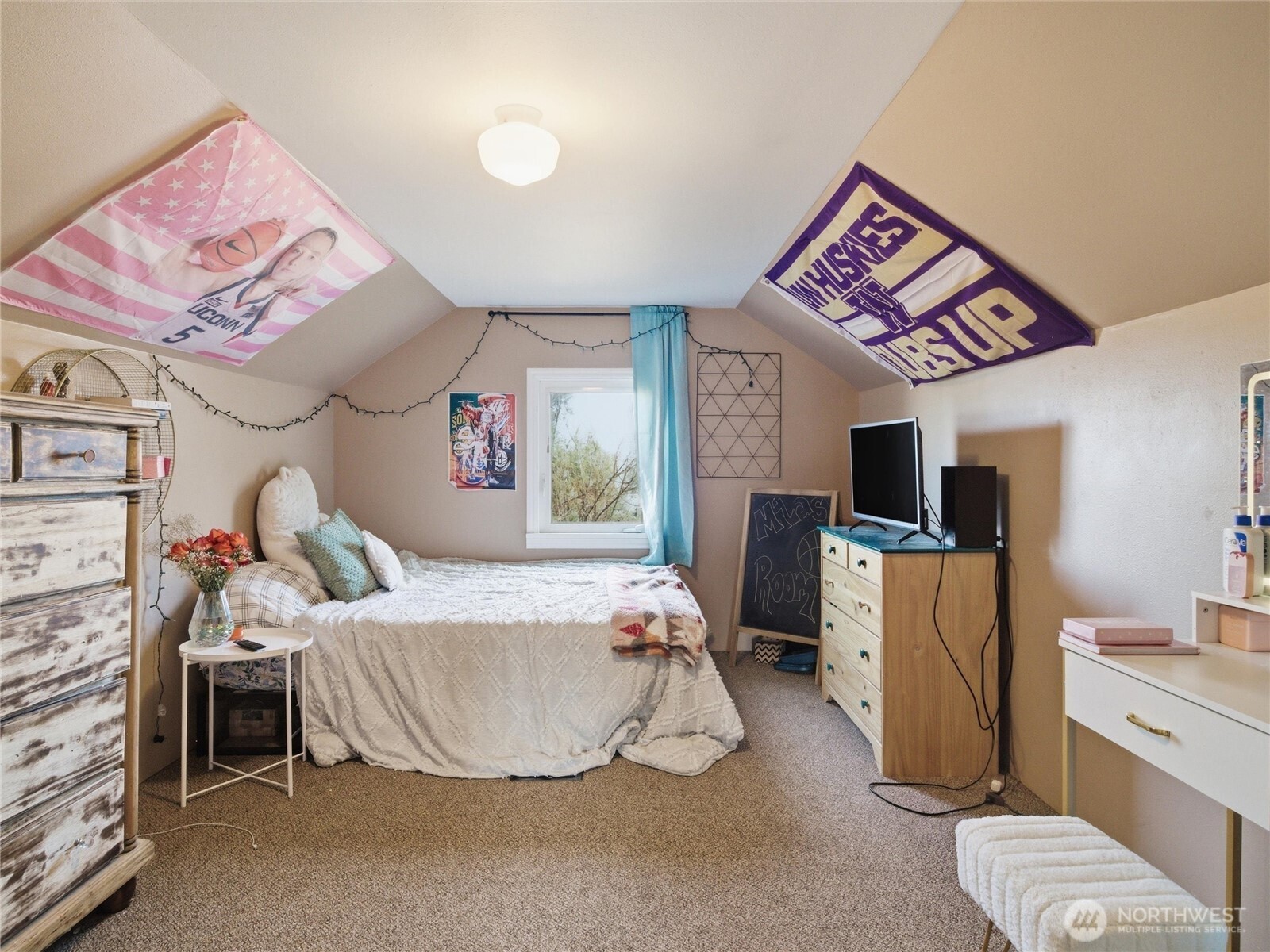 302 S Albert Street , Port Angeles, WA 98362