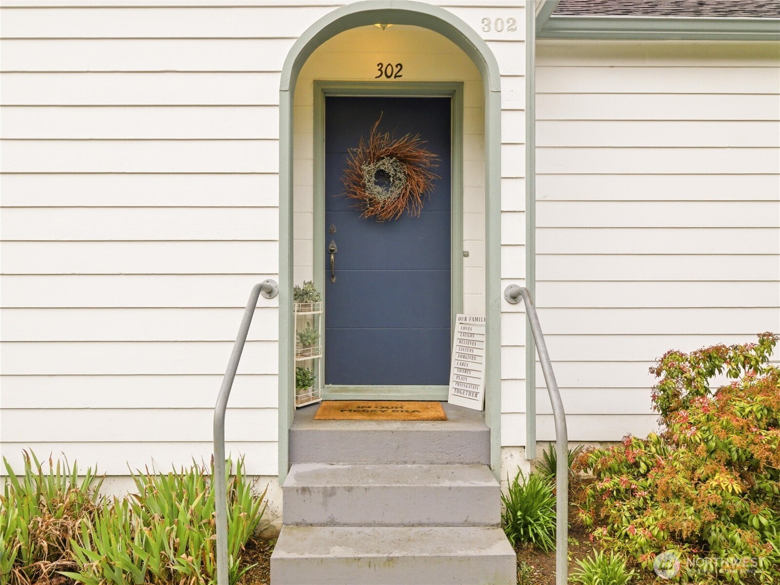 302 S Albert Street , Port Angeles, WA 98362