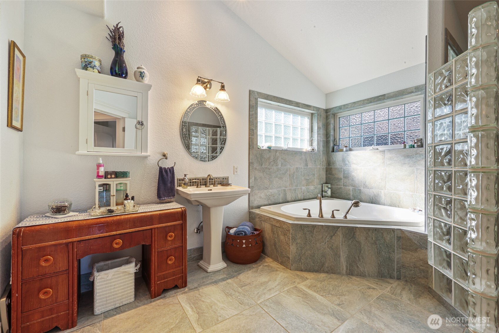 201 E Smith Cove Way , Shelton, WA 98584