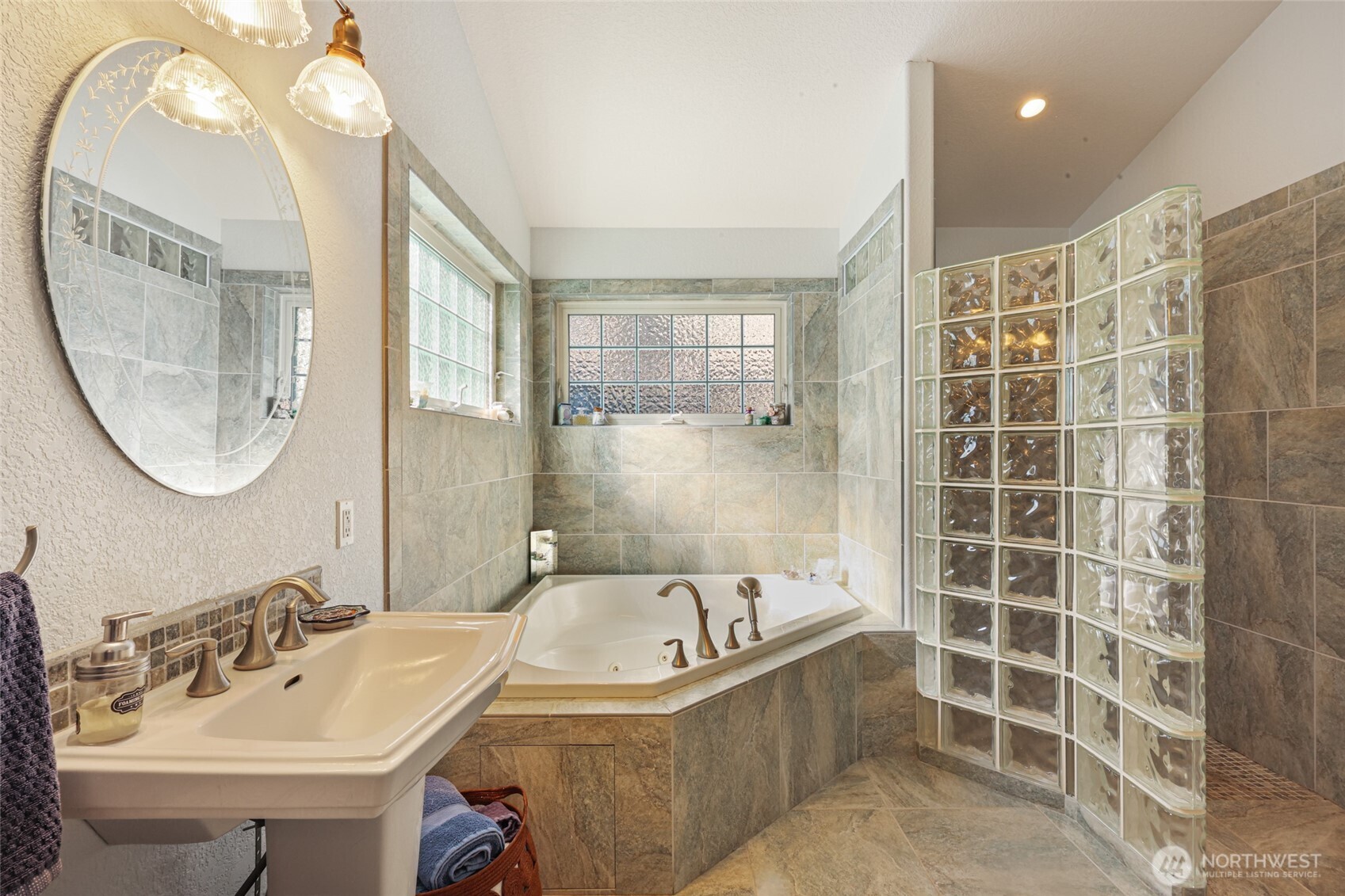 201 E Smith Cove Way , Shelton, WA 98584