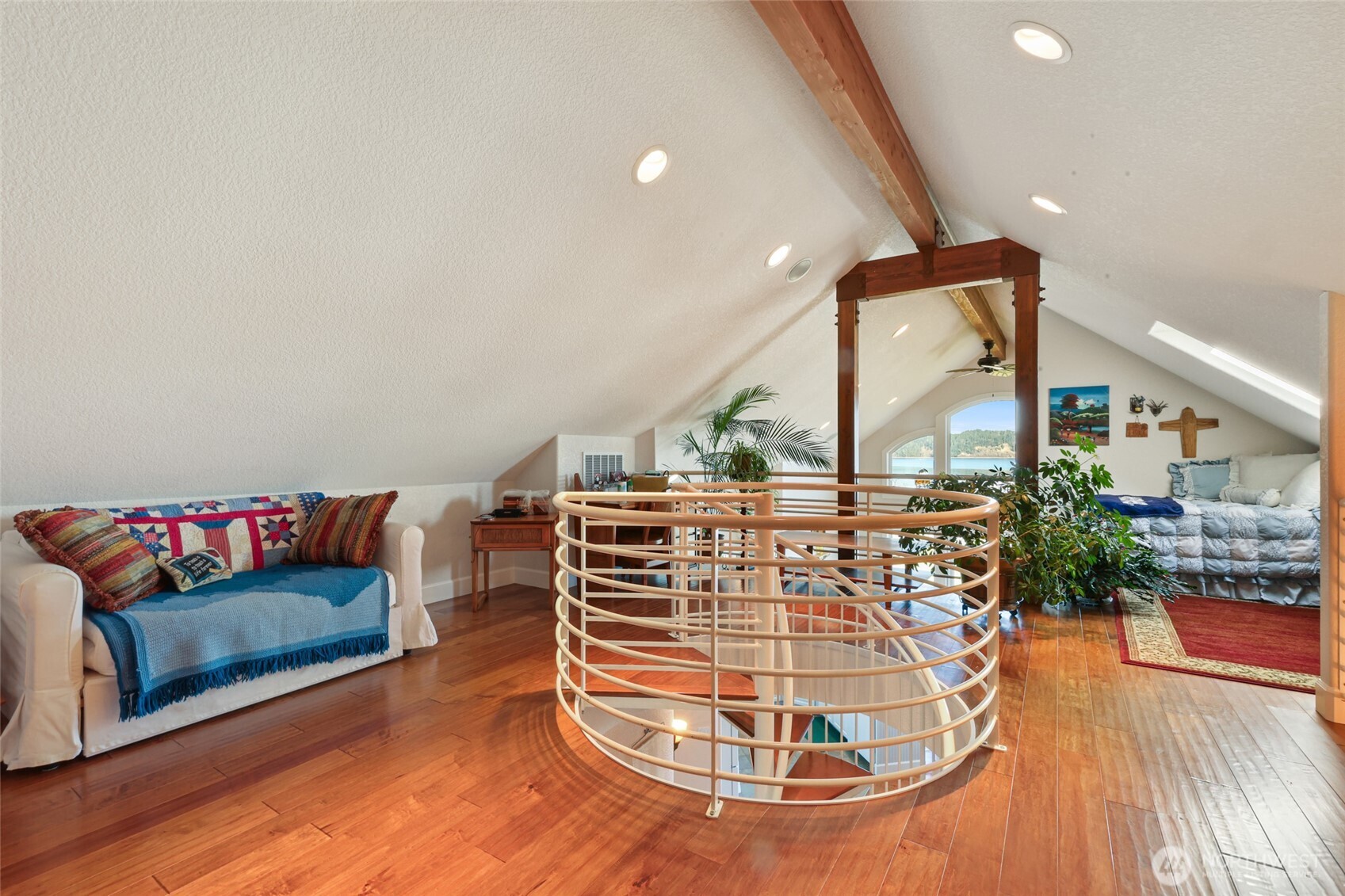201 E Smith Cove Way , Shelton, WA 98584
