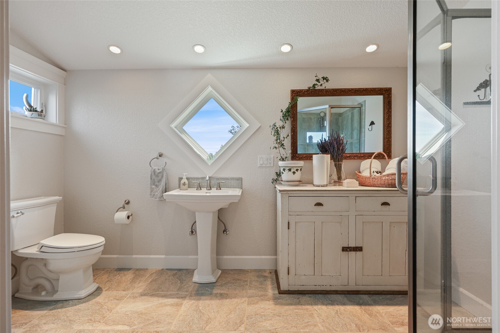 201 E Smith Cove Way , Shelton, WA 98584