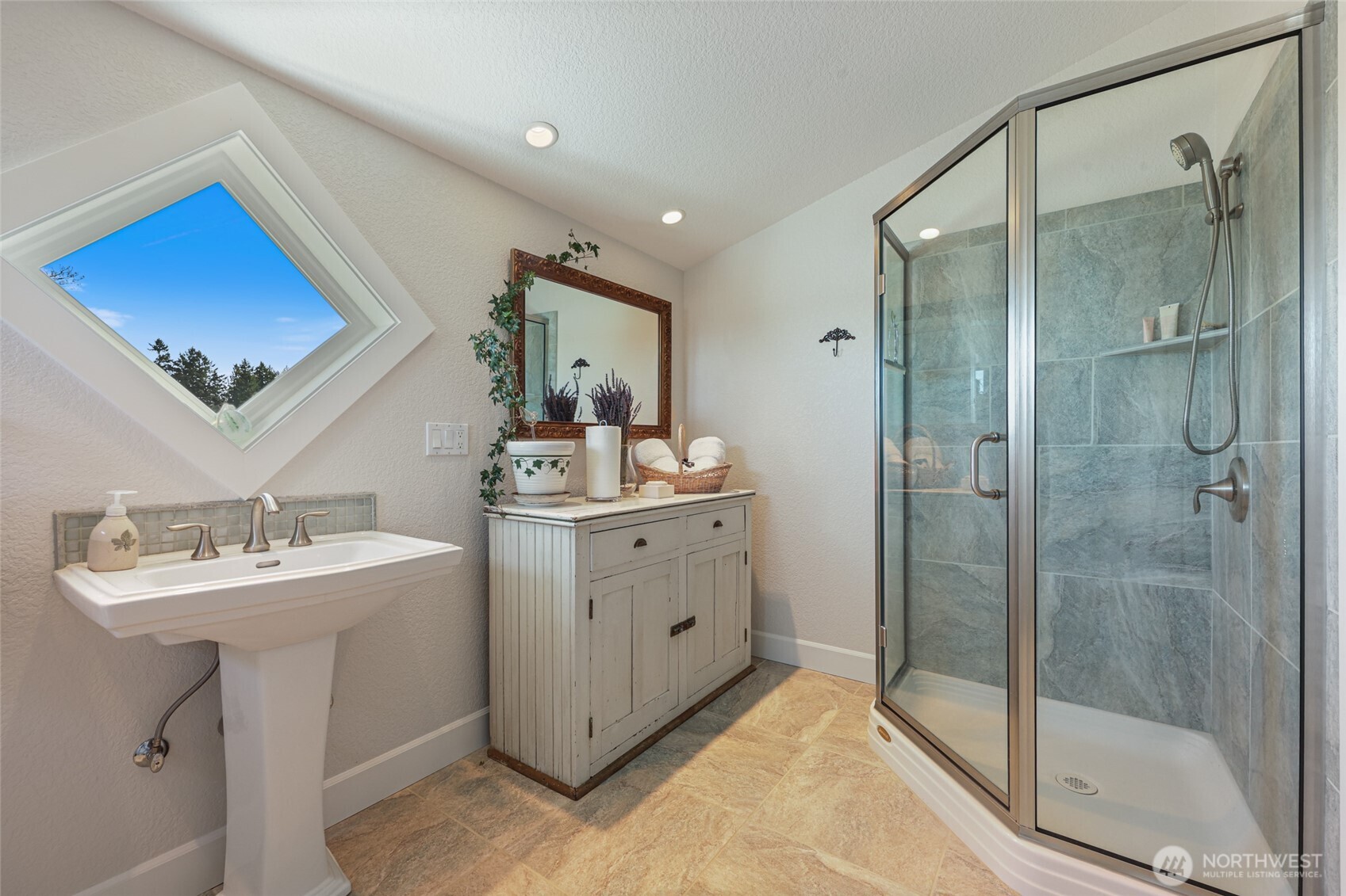 201 E Smith Cove Way , Shelton, WA 98584