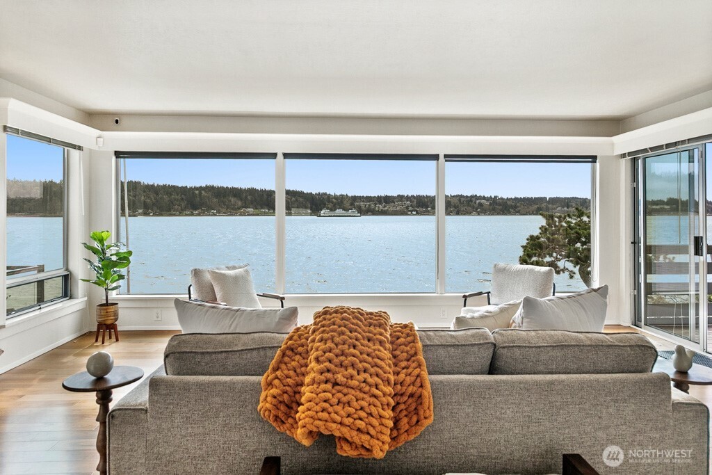 711 Shore Drive , Bremerton, WA 98310