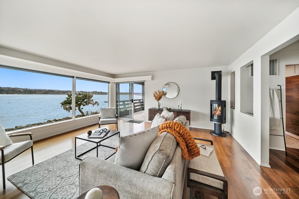 711 Shore Drive , Bremerton, WA 98310