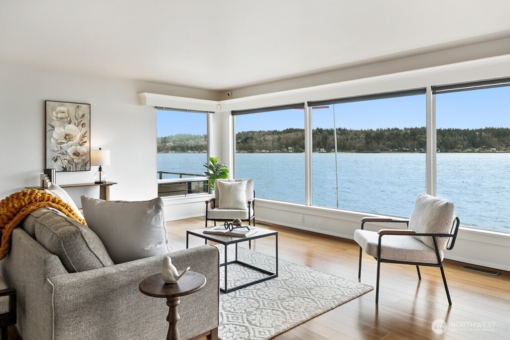 711 Shore Drive , Bremerton, WA 98310