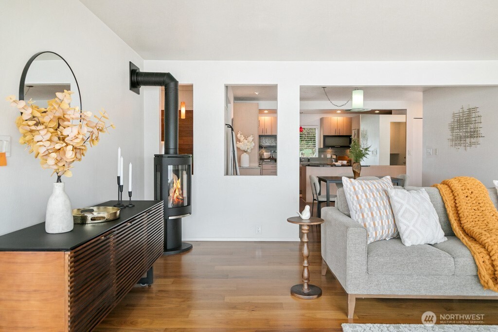 711 Shore Drive , Bremerton, WA 98310