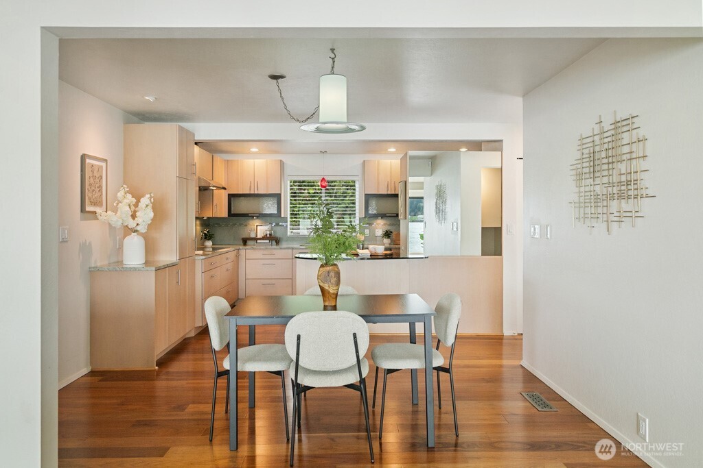 711 Shore Drive , Bremerton, WA 98310