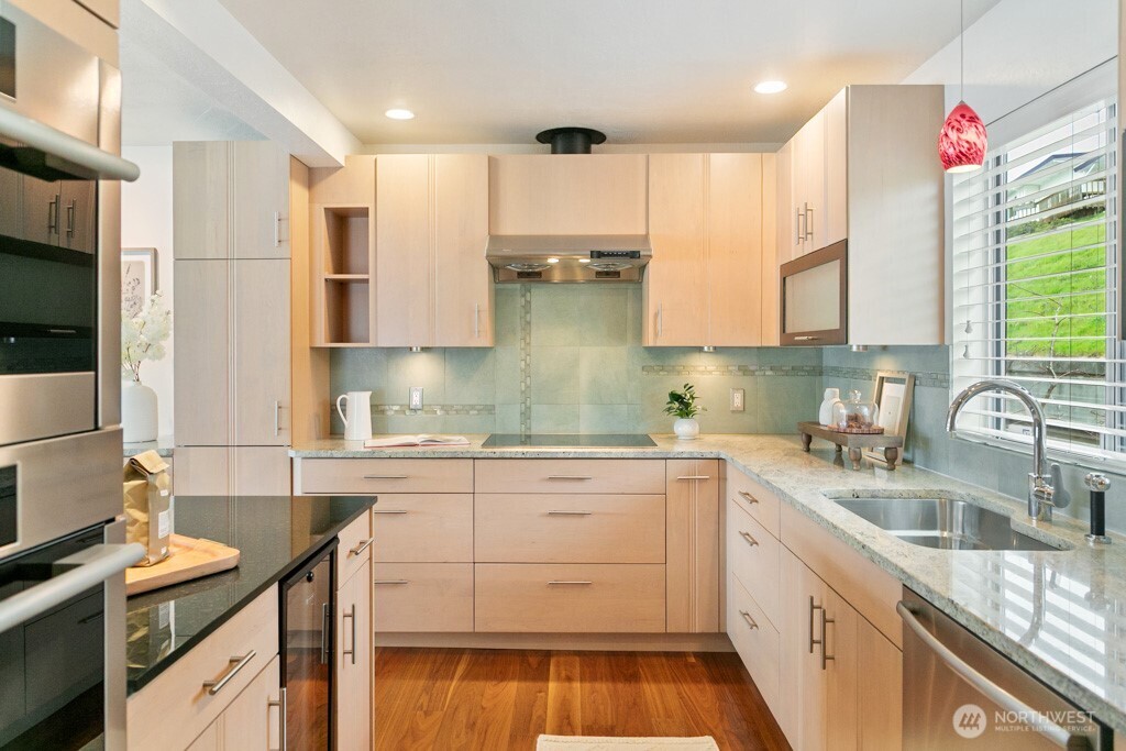 711 Shore Drive , Bremerton, WA 98310