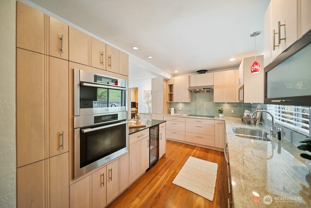 711 Shore Drive , Bremerton, WA 98310