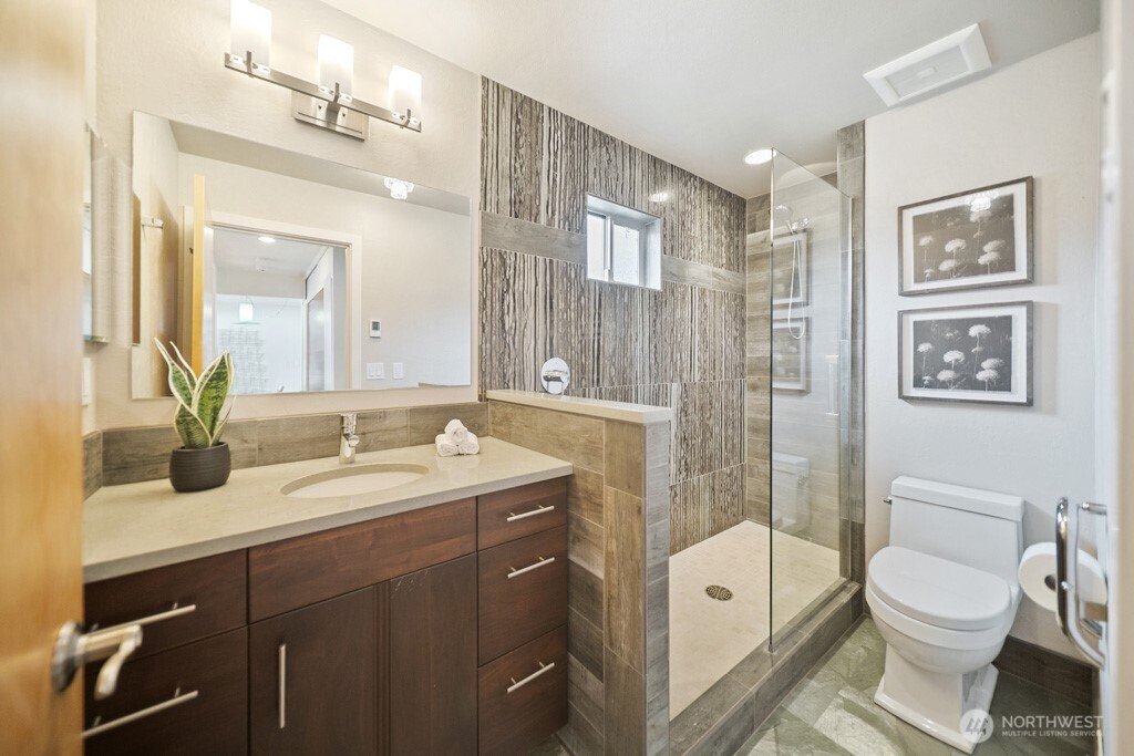 711 Shore Drive , Bremerton, WA 98310