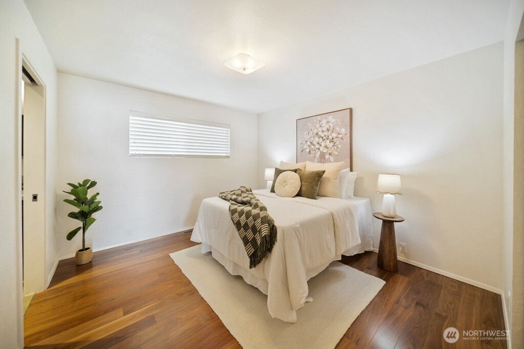 711 Shore Drive , Bremerton, WA 98310