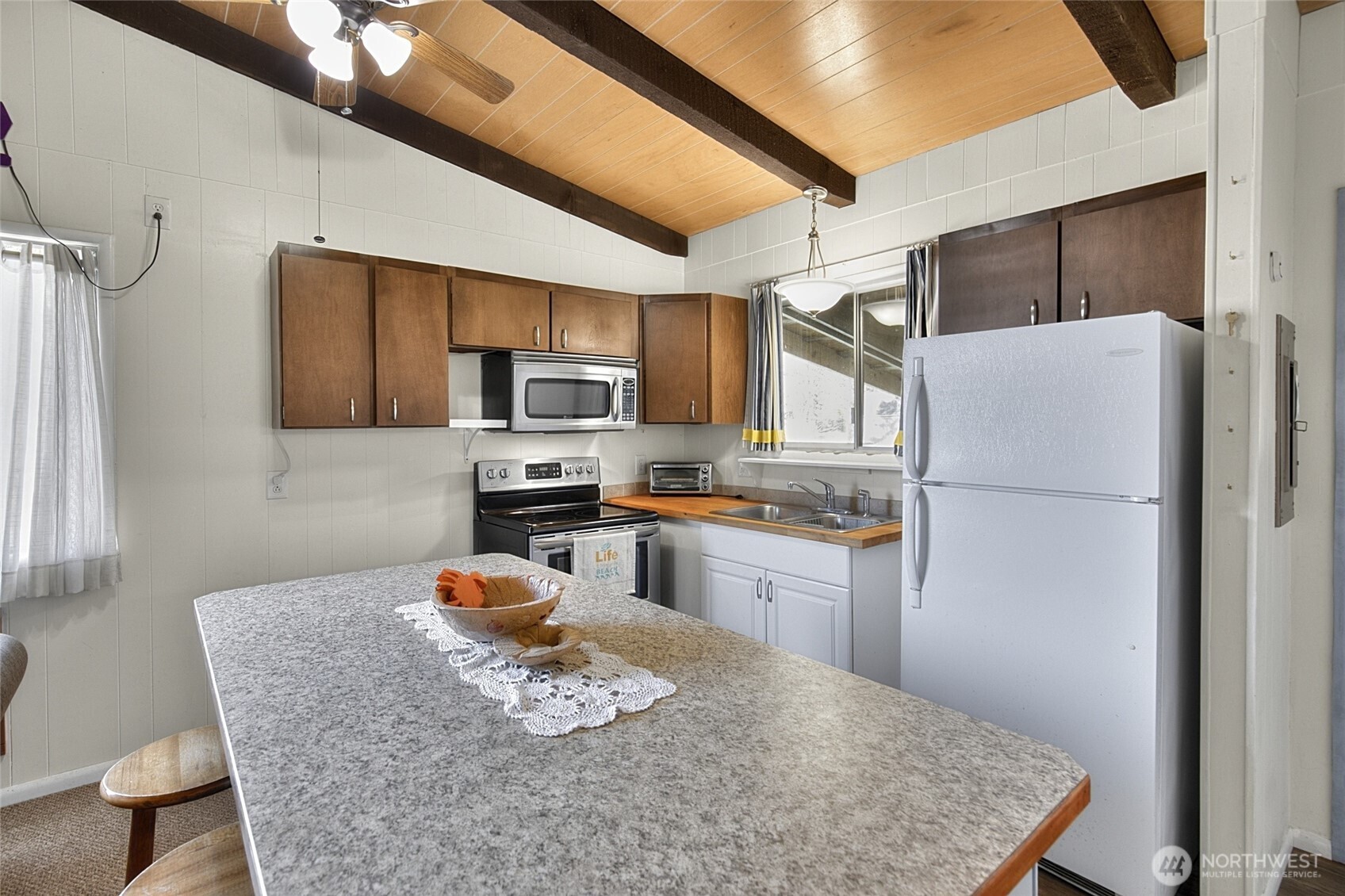 16 Oyehut Road , Hoquiam, WA 98550