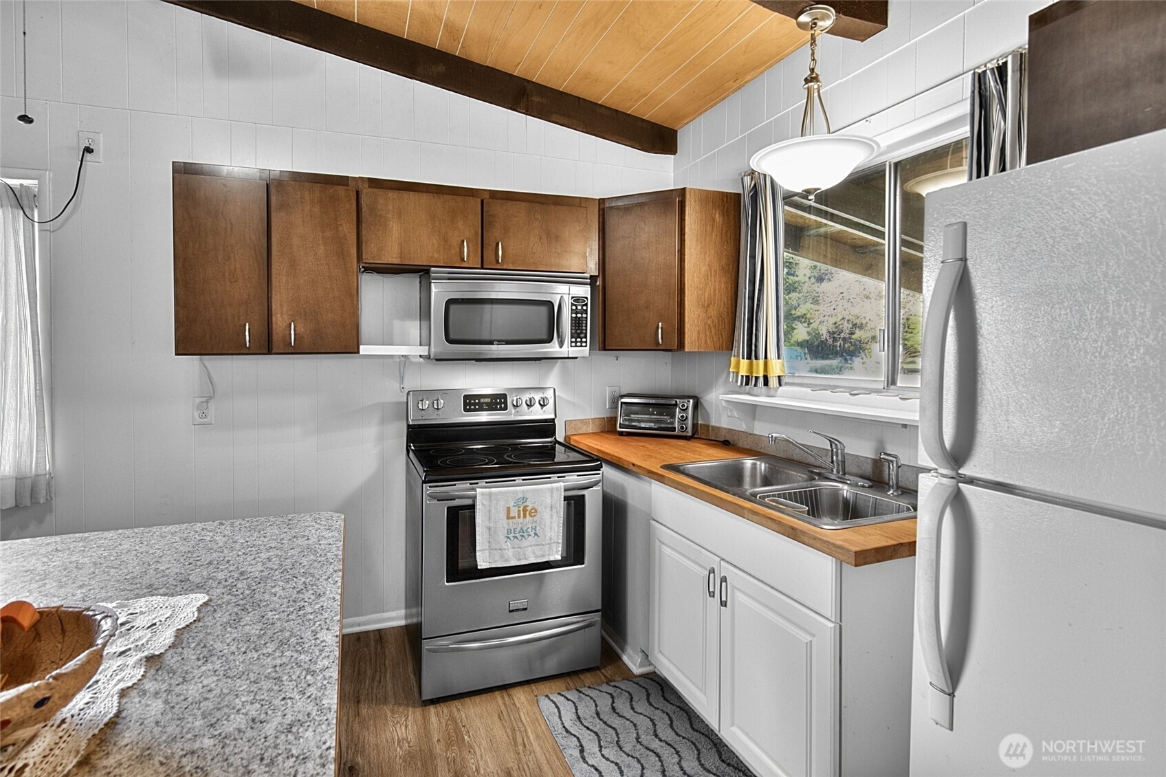 16 Oyehut Road , Hoquiam, WA 98550