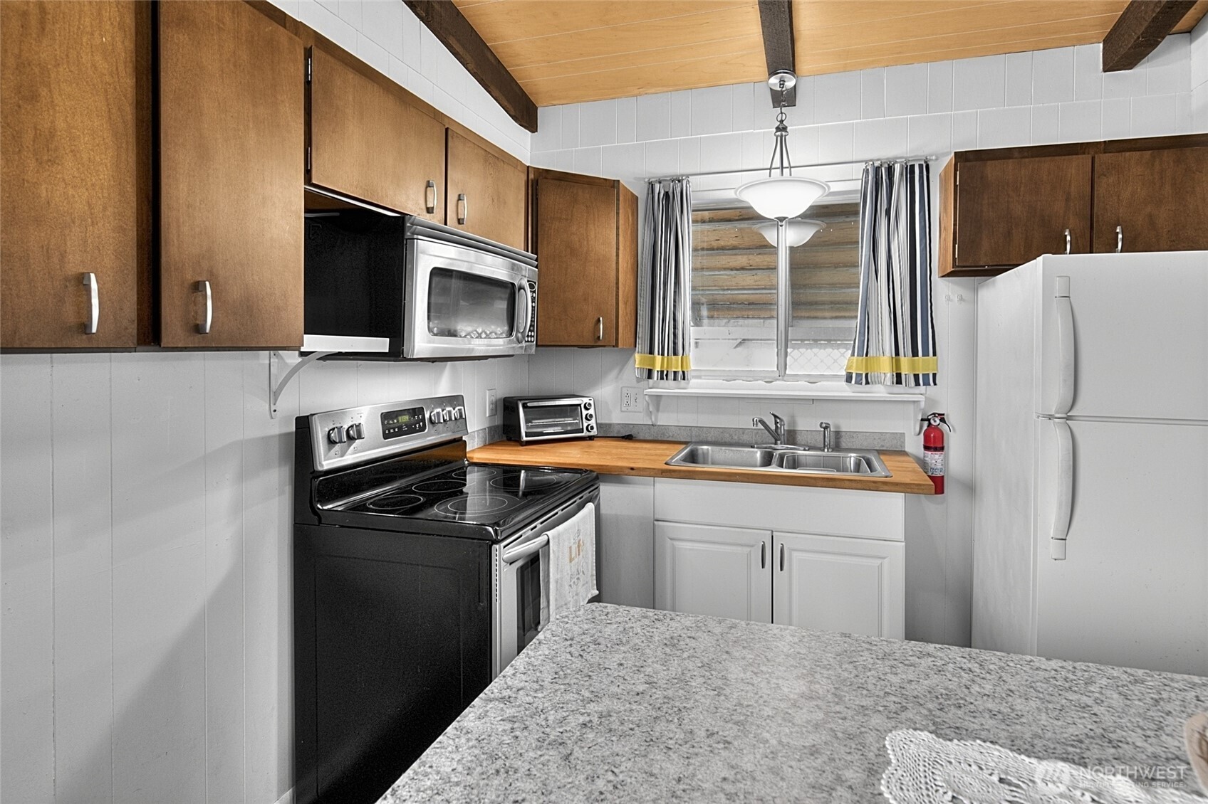 16 Oyehut Road , Hoquiam, WA 98550