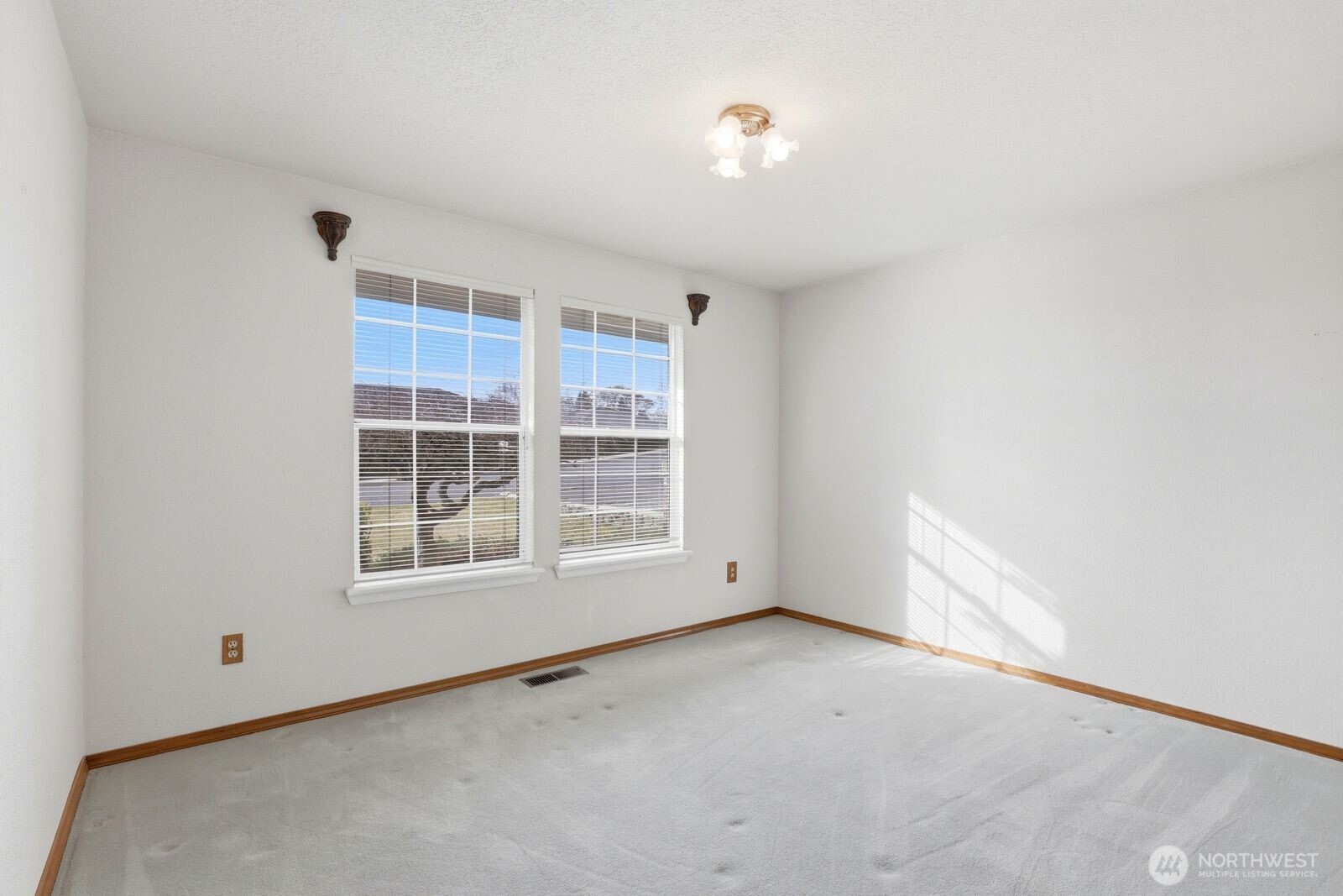 119 N 46th Avenue , Yakima, WA 98908