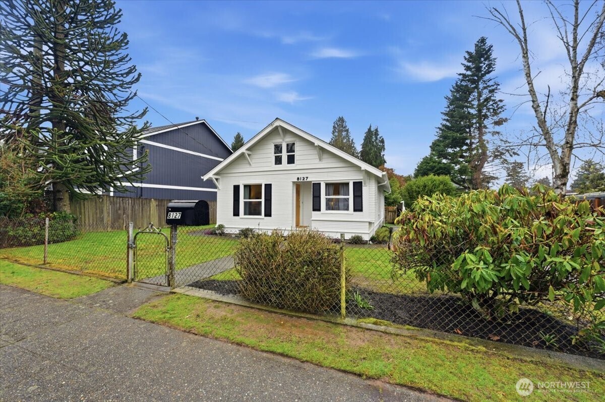 8127 11th Avenue SW, Seattle, WA 98106