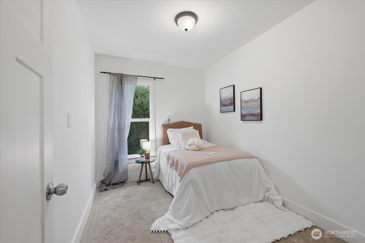 8127 11th Avenue SW, Seattle, WA 98106