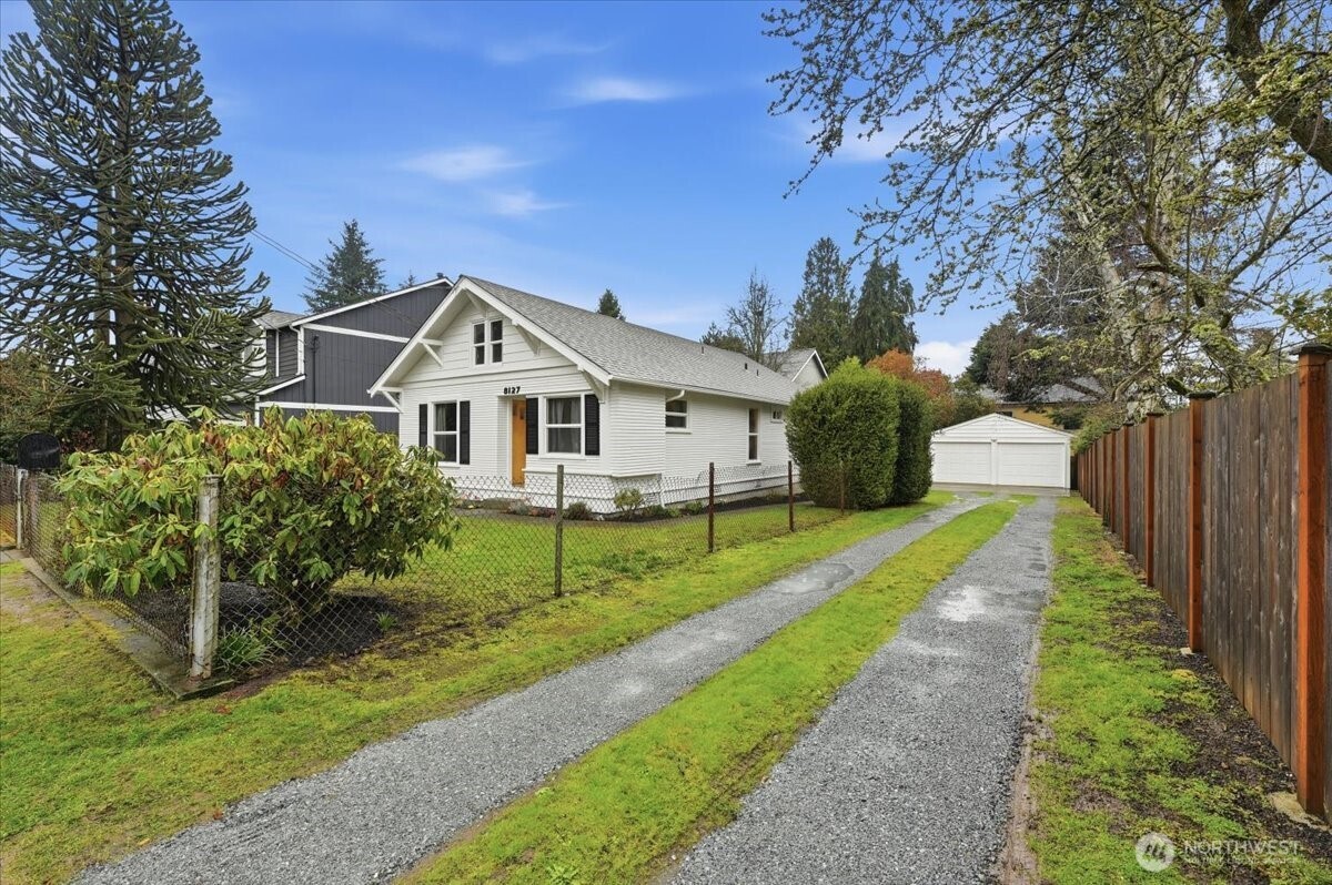 8127 11th Avenue SW, Seattle, WA 98106