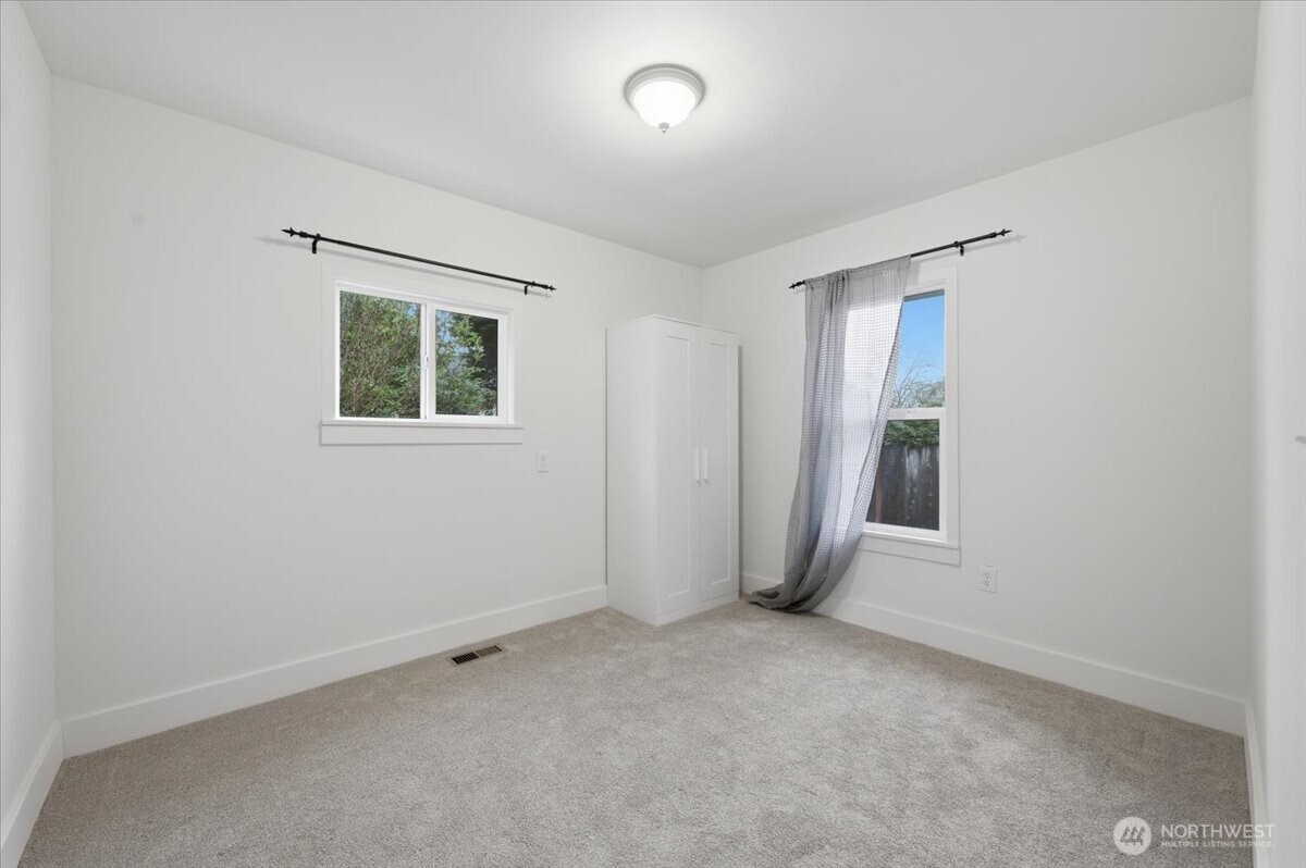 8127 11th Avenue SW, Seattle, WA 98106