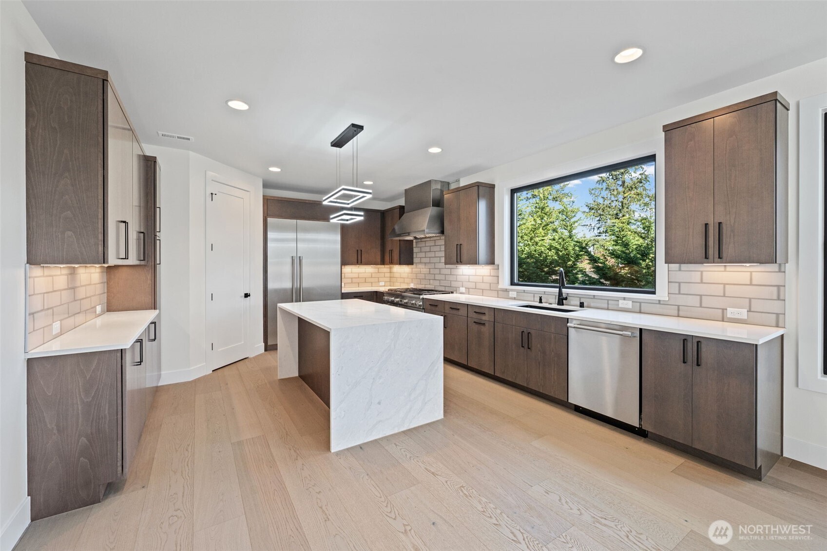 16050 SE 44TH Court , Bellevue, WA 98006