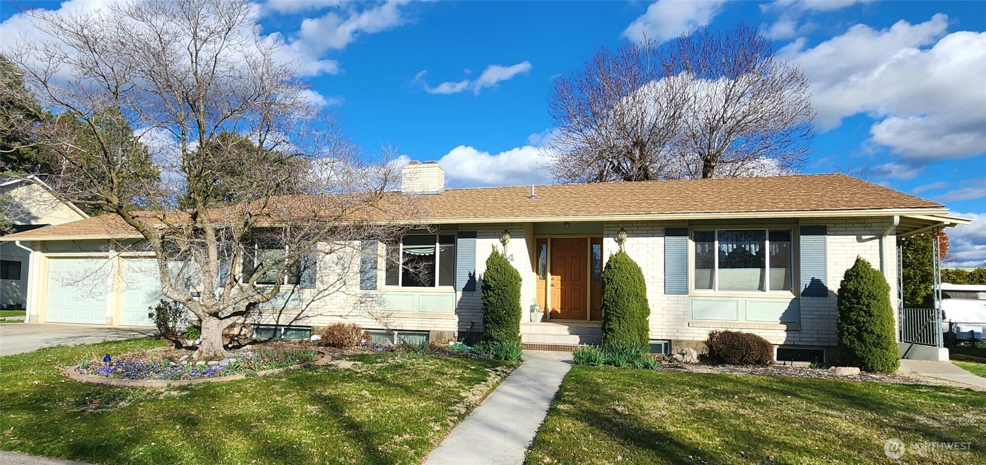 114 NE Cedar Avenue , College Place, WA 99324