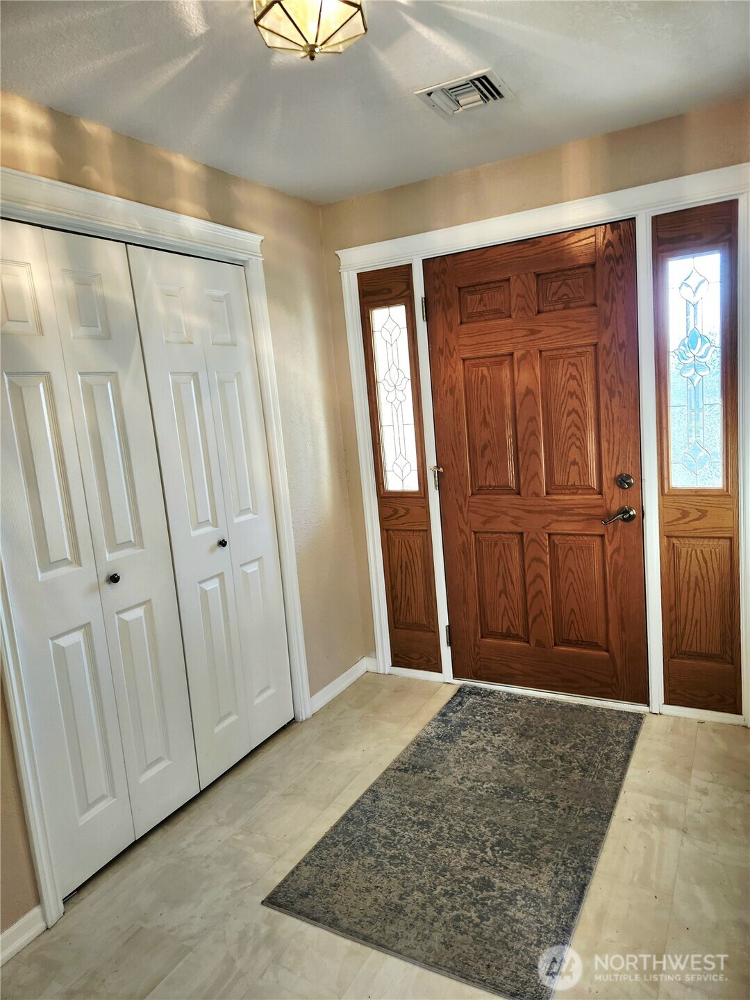 114 NE Cedar Avenue , College Place, WA 99324