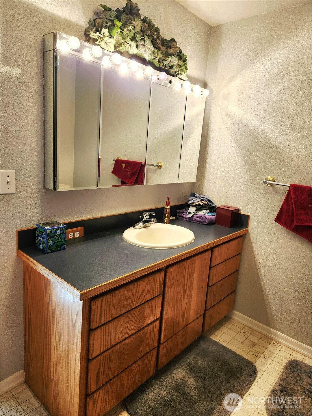 114 NE Cedar Avenue , College Place, WA 99324